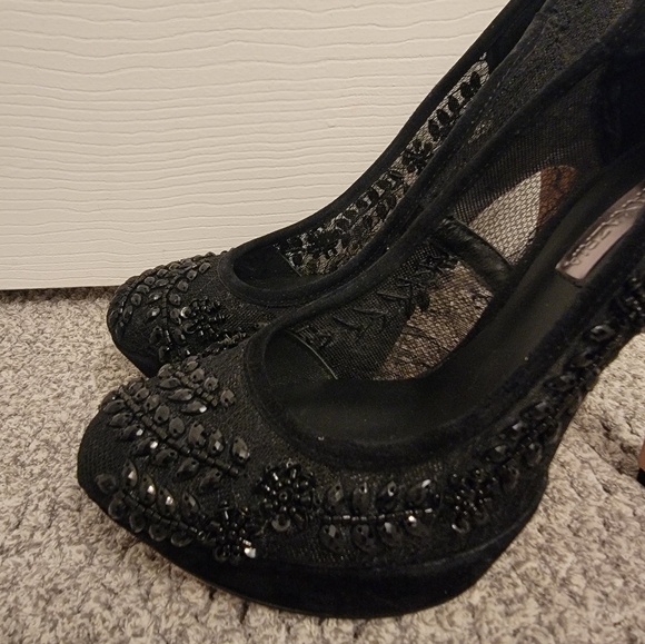BCBG Maxazria Calista Black Lace Beaded Platform Round Toe Heels Size 7 - Picture 3 of 7